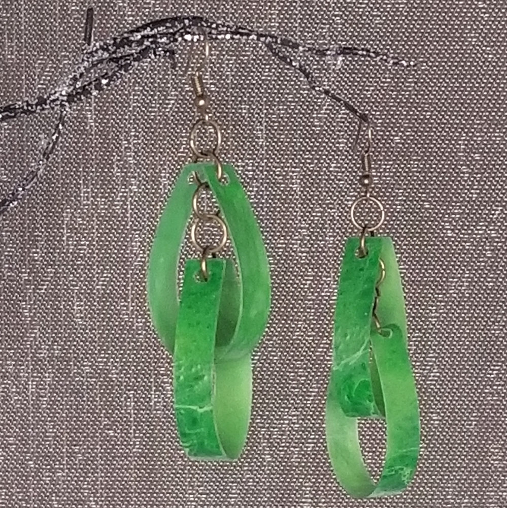 Double Loop Teardrop  - Ivy